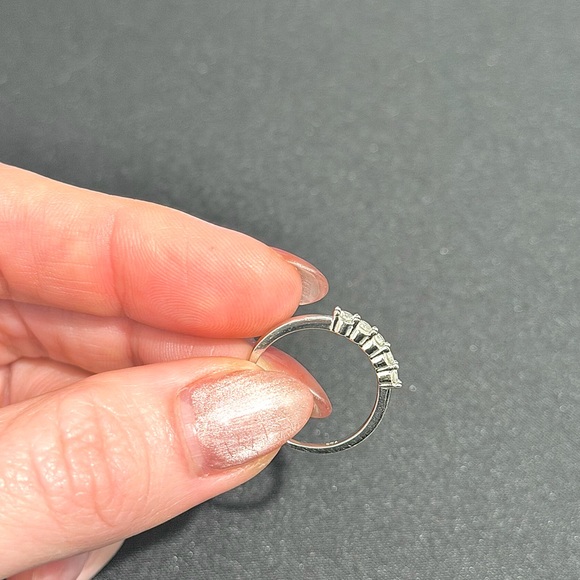 14k white gold 1/2k diamond Ring - Picture 9 of 10